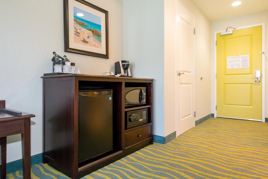 King Room with Pool View,794606853:JPEG